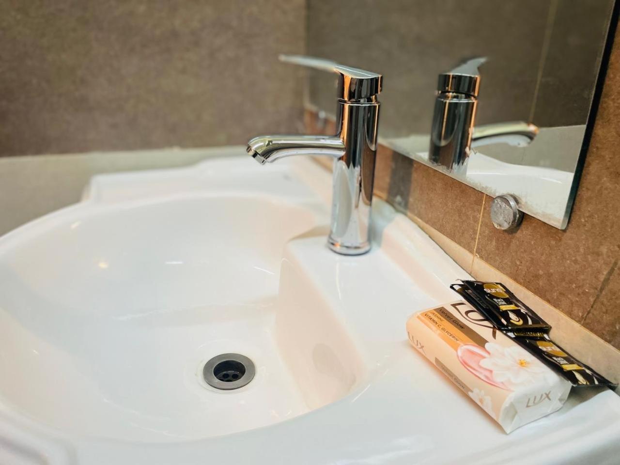 Blue Moon Residency Jinnah Super Исламабад Екстериор снимка