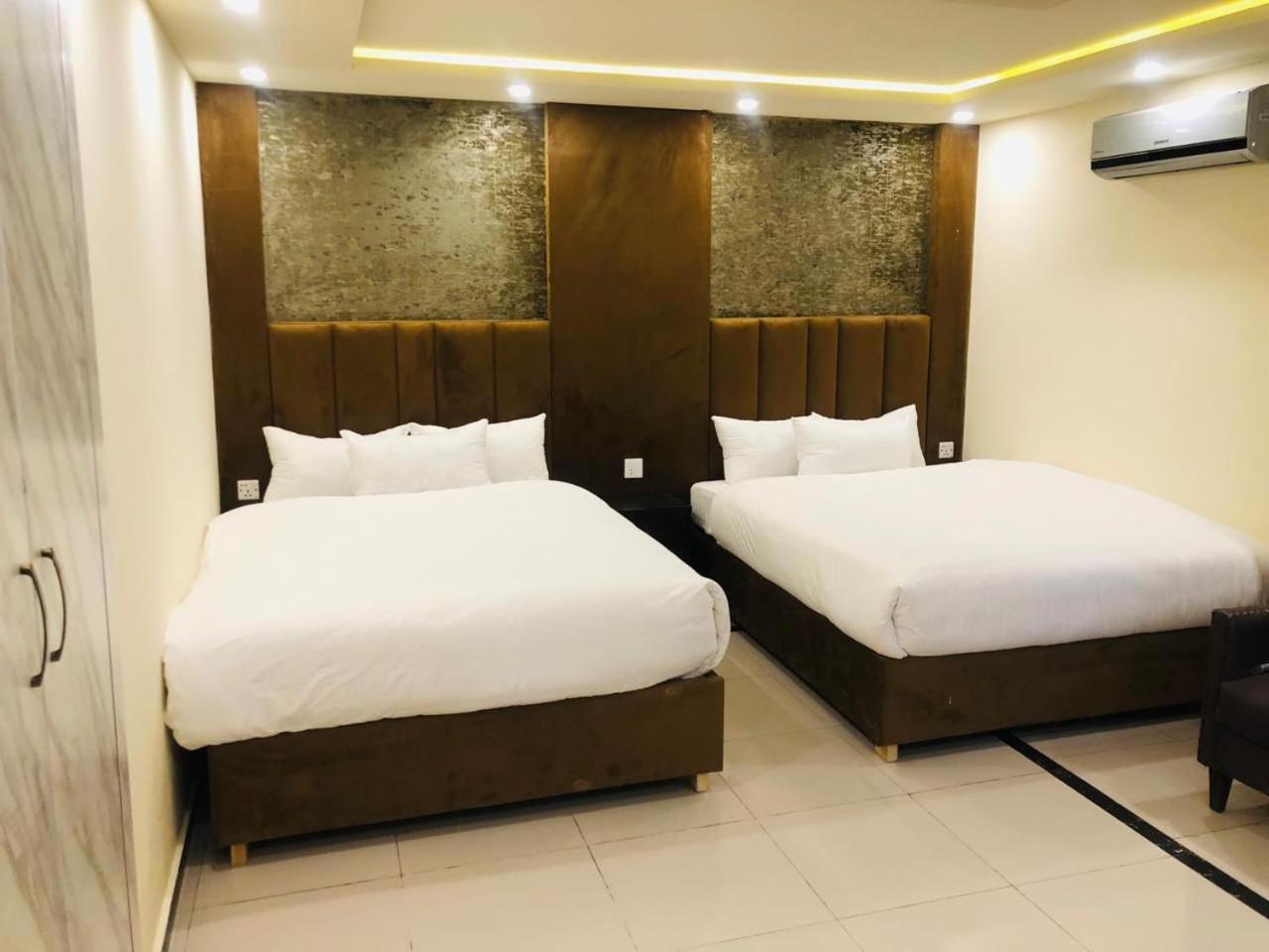 Blue Moon Residency Jinnah Super Исламабад Екстериор снимка