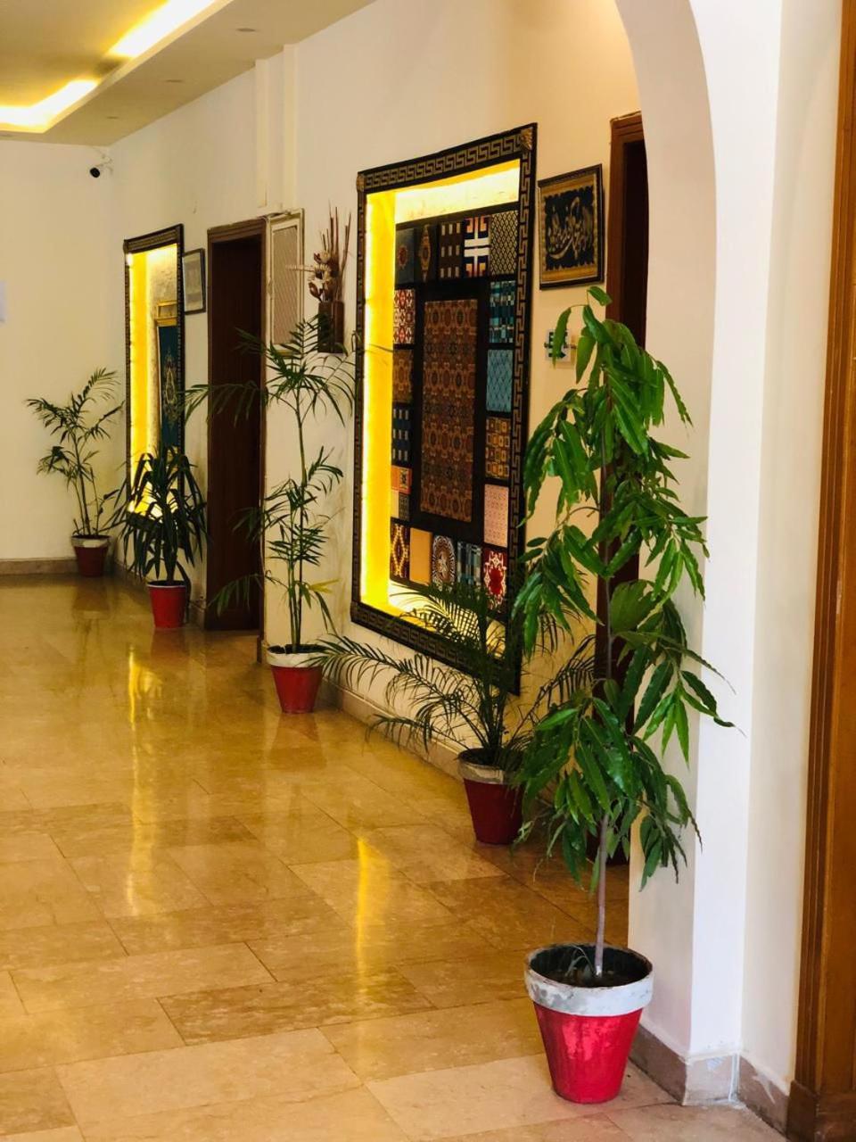Blue Moon Residency Jinnah Super Исламабад Екстериор снимка