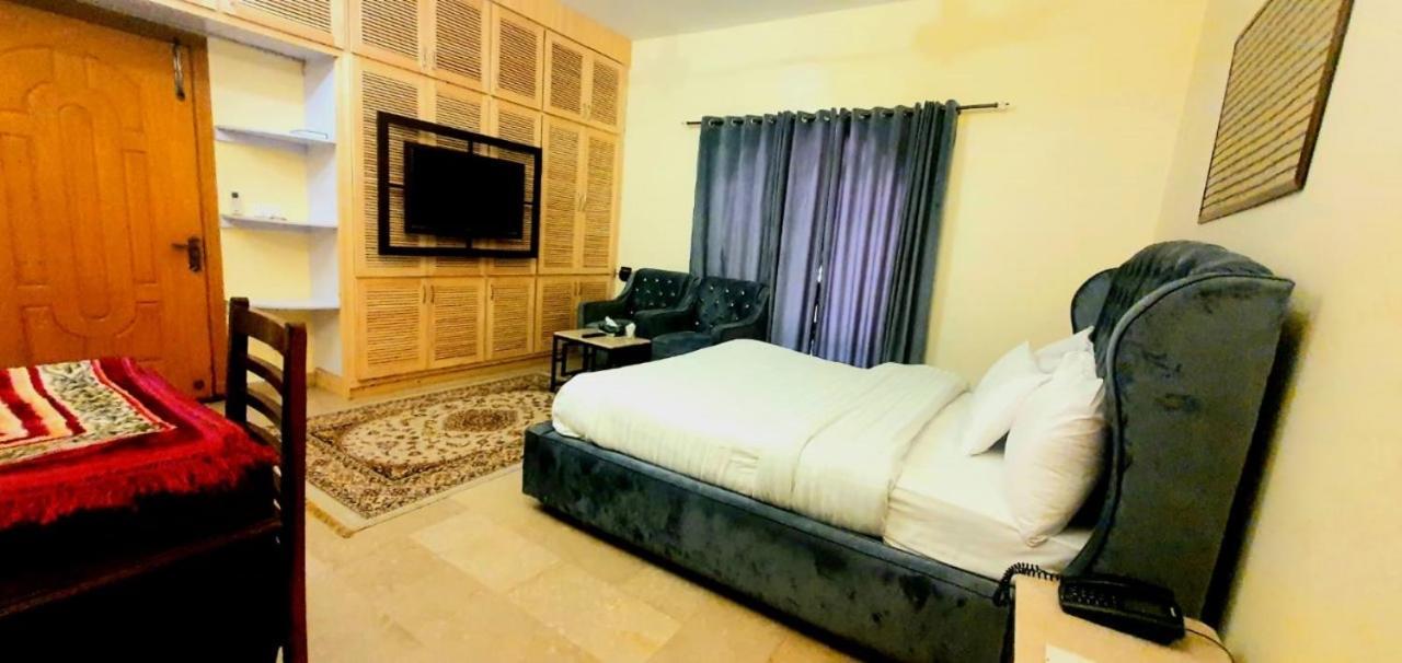 Blue Moon Residency Jinnah Super Исламабад Екстериор снимка