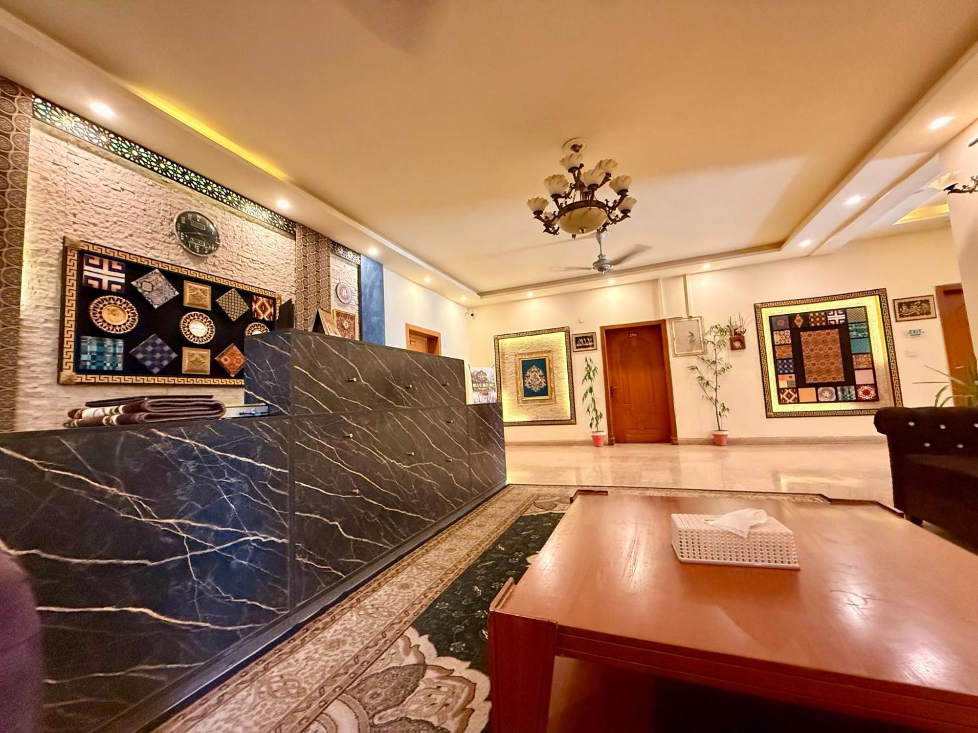 Blue Moon Residency Jinnah Super Исламабад Екстериор снимка